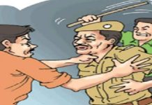 सिपाही के साथ आखिर पिता पुत्र ने क्यों करी मारपीट