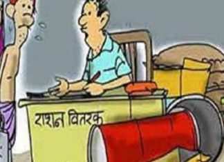 कार्ड धारकों से कोटेदारों द्वारा की जा रही अवैध वसूली ।