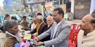 ठंड से बचाव के लिए जरूरतमंदों को बांटे गर्म कपड़े