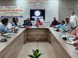 डीएम की अध्यक्षता में जनपद स्तरीय गोवंश संरक्षण एवं अनुश्रवण समिति की बैठक