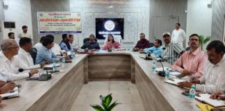 डीएम की अध्यक्षता में जनपद स्तरीय गोवंश संरक्षण एवं अनुश्रवण समिति की बैठक