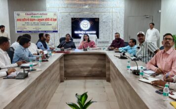 डीएम की अध्यक्षता में जनपद स्तरीय गोवंश संरक्षण एवं अनुश्रवण समिति की बैठक
